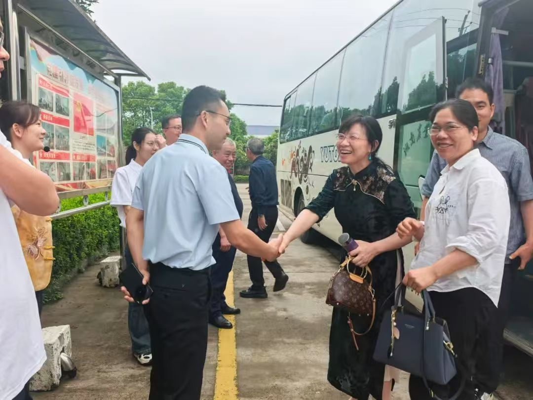 湘益茶香續薪火，校企共繪茯茶新篇——湖南農大師生走進(jìn)益陽(yáng)茶廠(chǎng)開(kāi)展實(shí)踐研學(xué)